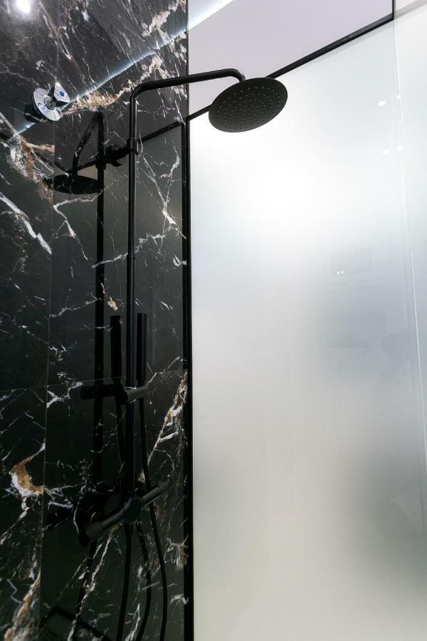 Marble Suite 40Sqm Center Ac 2Smarttv Netflix Appartement